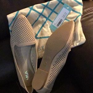 Taupe flats - New never worn Fit like Sz 7